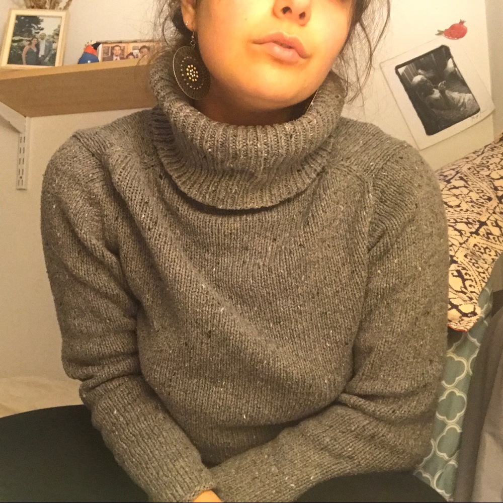 Bass Heathered Grey Turtleneck Sweater  🐢